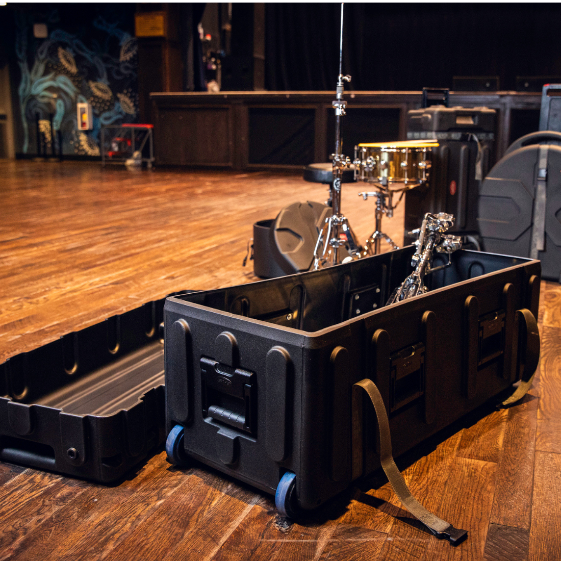 Large Drum Hardware Case with Wheels