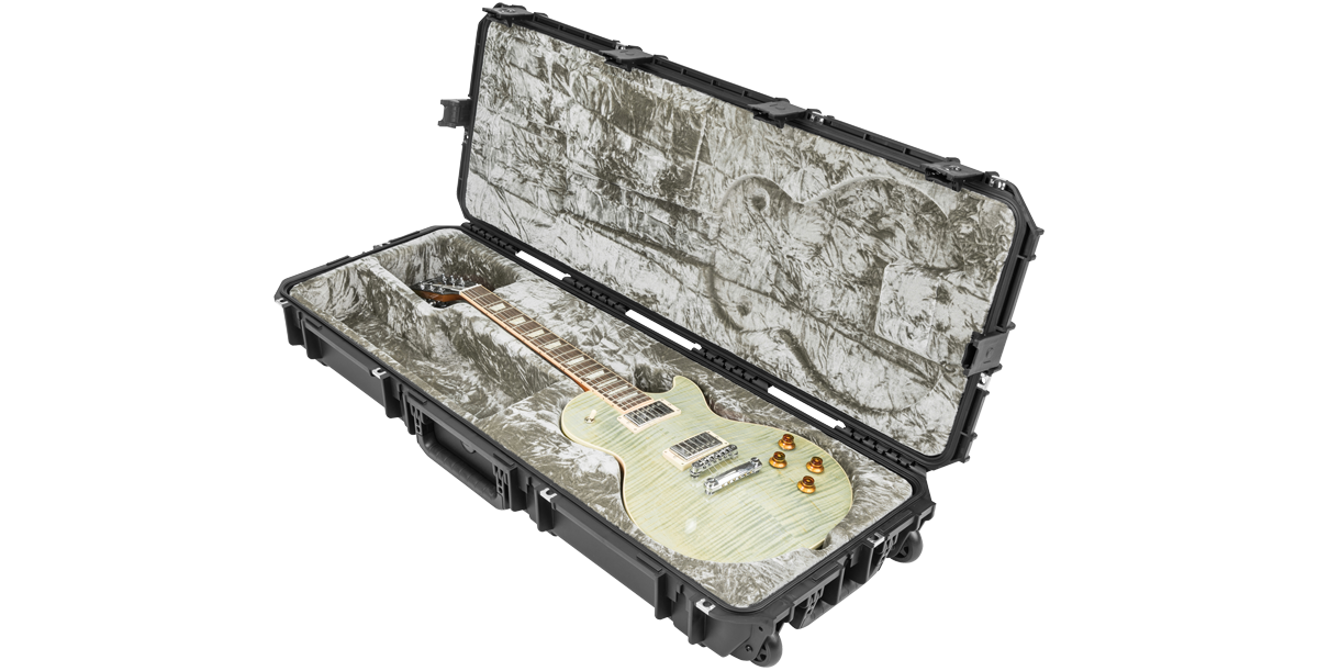 Angled view of SKB iSeries Guitar Case - Les Paul Waterproof featuring a snug fit for a white electric Les Paul guitar.
