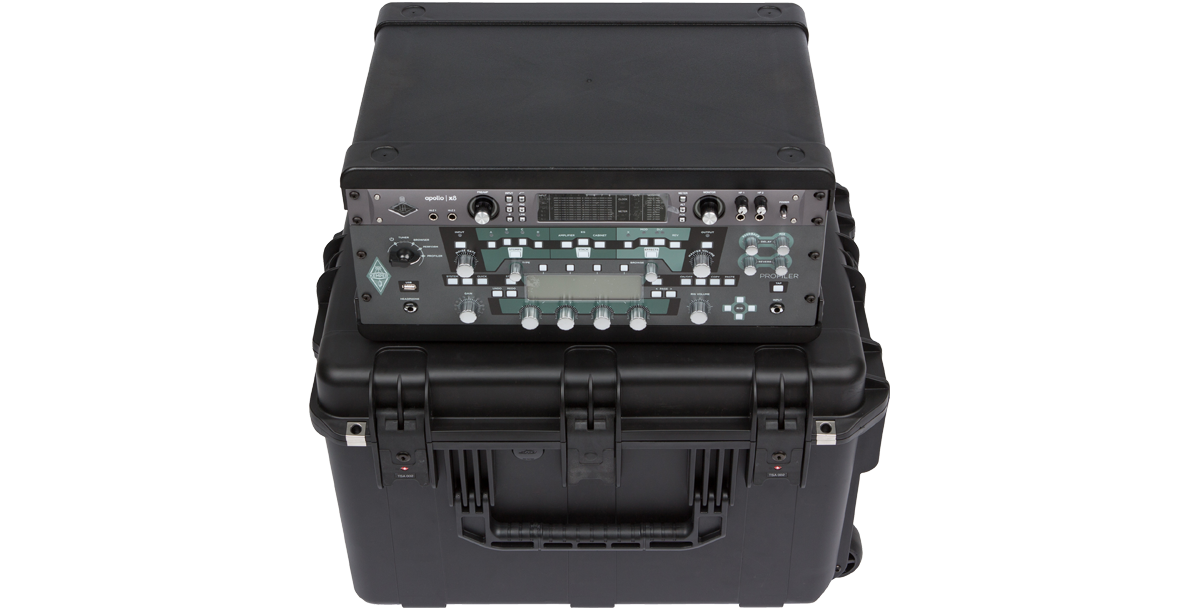 4U iSeries Guitar FX Rack with mounted processor in black injection molded flyRack case for easy transport and protection.