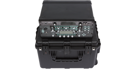 4U iSeries Guitar FX Rack with mounted processor in black injection molded flyRack case for easy transport and protection.