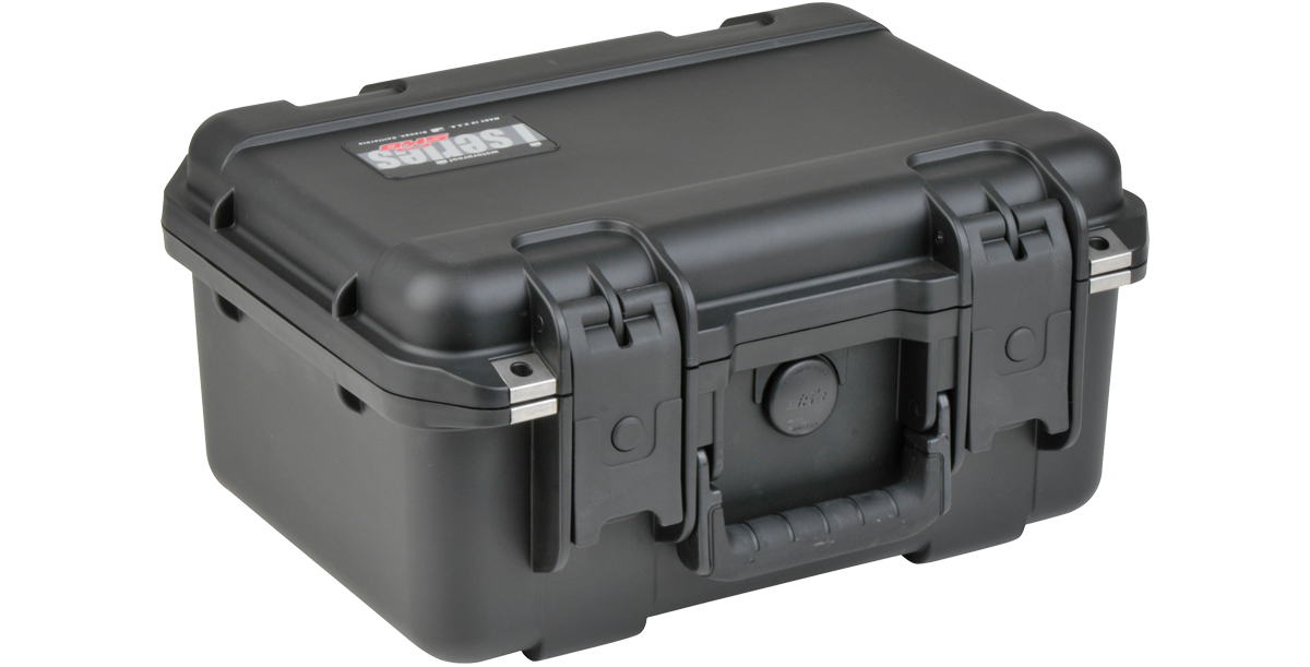 Closed iSeries 1309-6 waterproof case with dual latches and ergonomic handle, ideal for protecting accessories from water and dust.