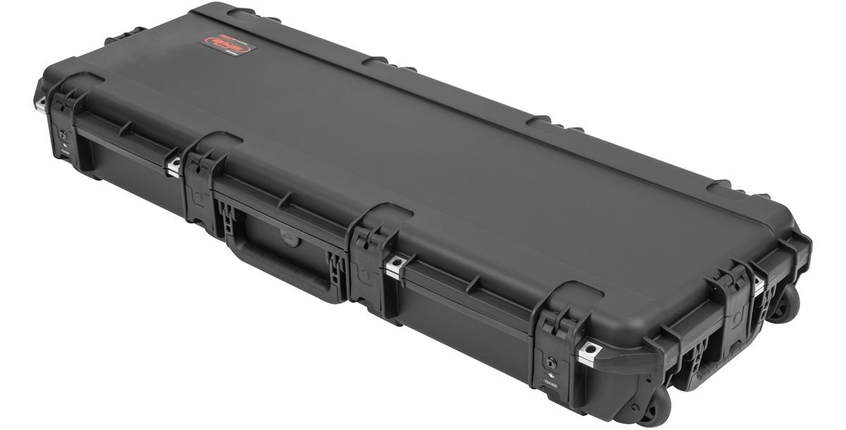Durable iSeries guitar case with wheels and reinforced corners, designed for Stratocaster and Telecaster models.