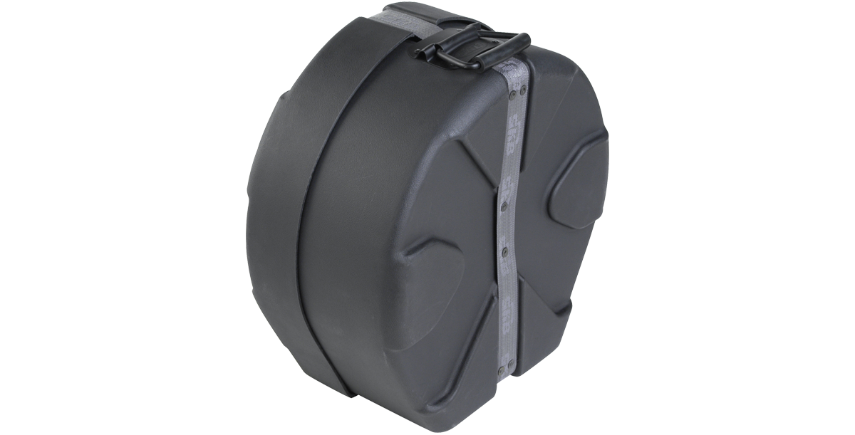 Angled view of 5.5 x 14 snare case showing reinforced edges and ergonomic design for enhanced drum protection and portability.