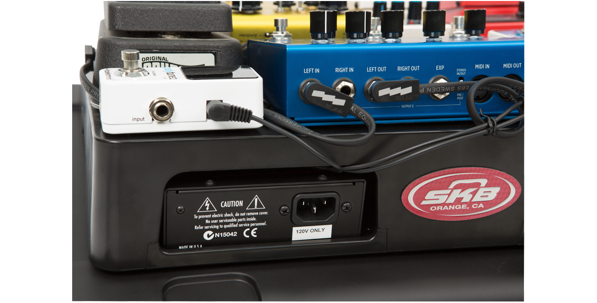 iSeries 2015-7 Case w/ 1SKB-PB1712 Pedalboard