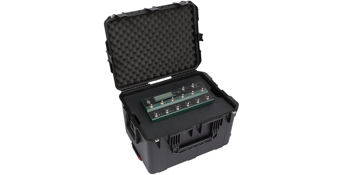 4U iSeries Guitar FX Fly Rack featuring a rugged molded case with foam padding, designed for safe transport of guitar processors.