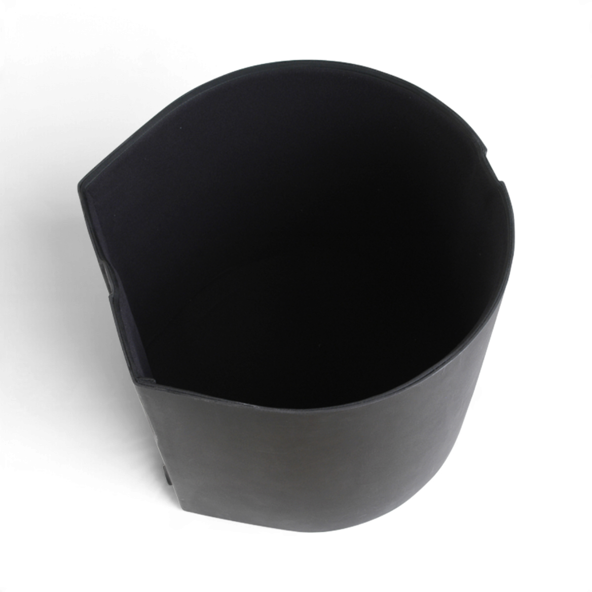 SKB Cases 16 x 16 floor tom drum case in black with a durable roto-molded D-shaped design and padded interior.