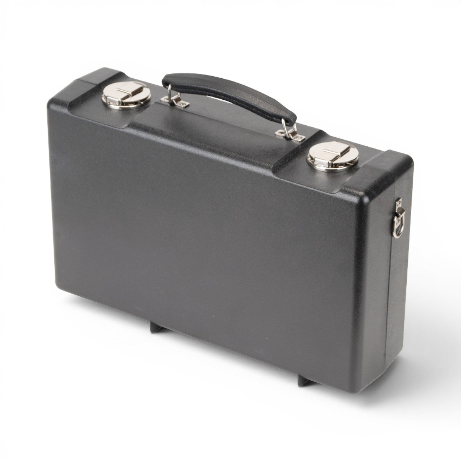 SKB Cases lightweight black molded b-flat clarinet case with a sleek design and silver metal latches.