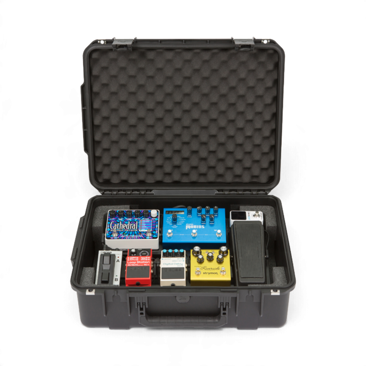 SKB Cases iSeries 2015-7 waterproof hard case containing a 1SKB-PB1712 pedalboard with various guitar effect pedals.